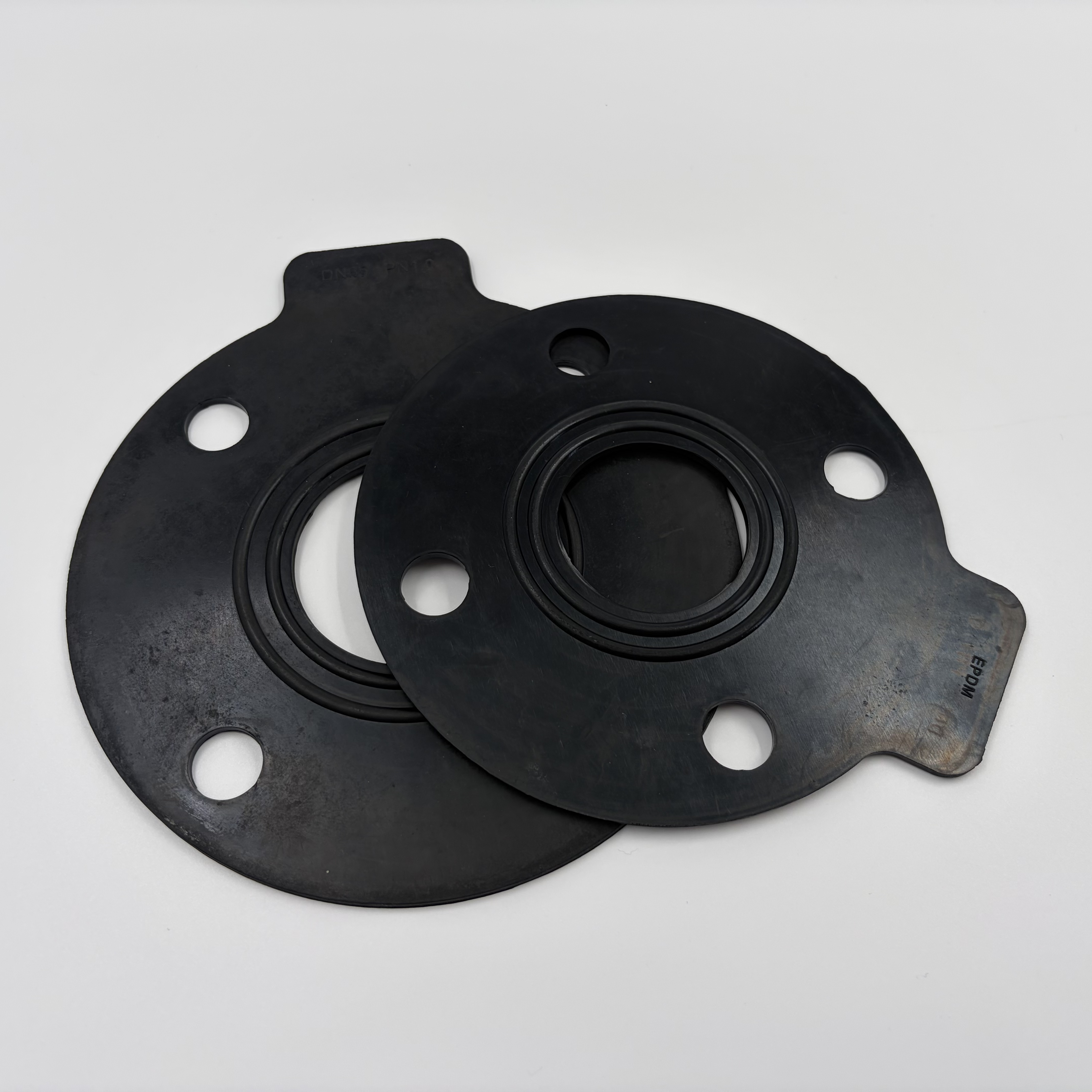 Choosing the Right Seal: A Comprehensive Guide to FKM and EPDM Flange Gaskets