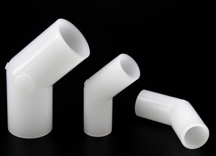 Tubazione chimica con gomito a 45&deg; con presa di testa in PVDF